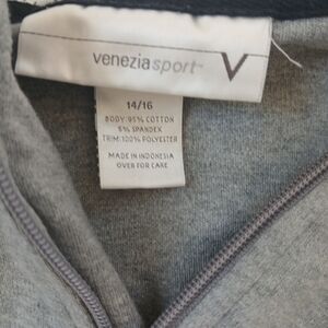 Venezia Sport Womens Plus Size 14/16 Short Sleeve Hoidie. Gray Snd White